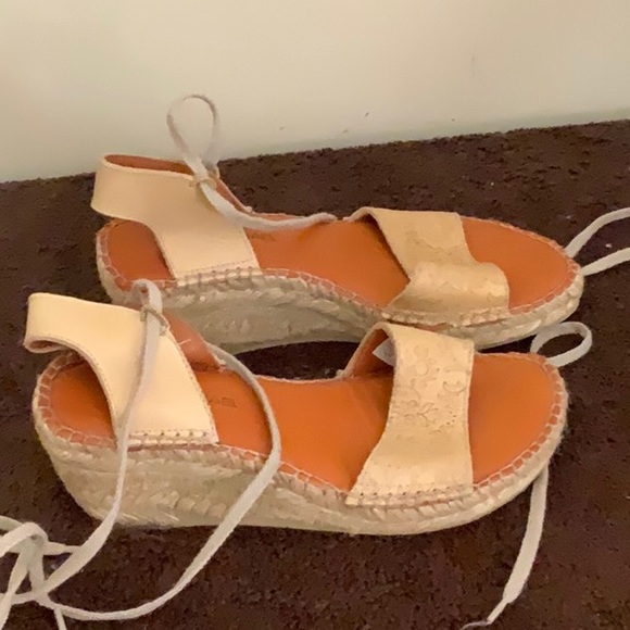 Sandals - Picture 2 of 4